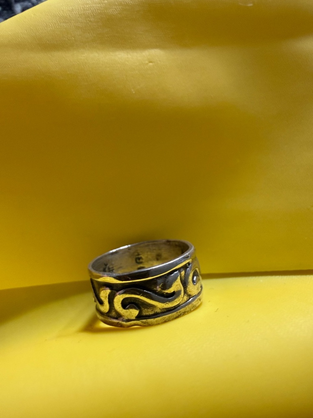 Sz 5 Silver Tone Scroll Band Ring